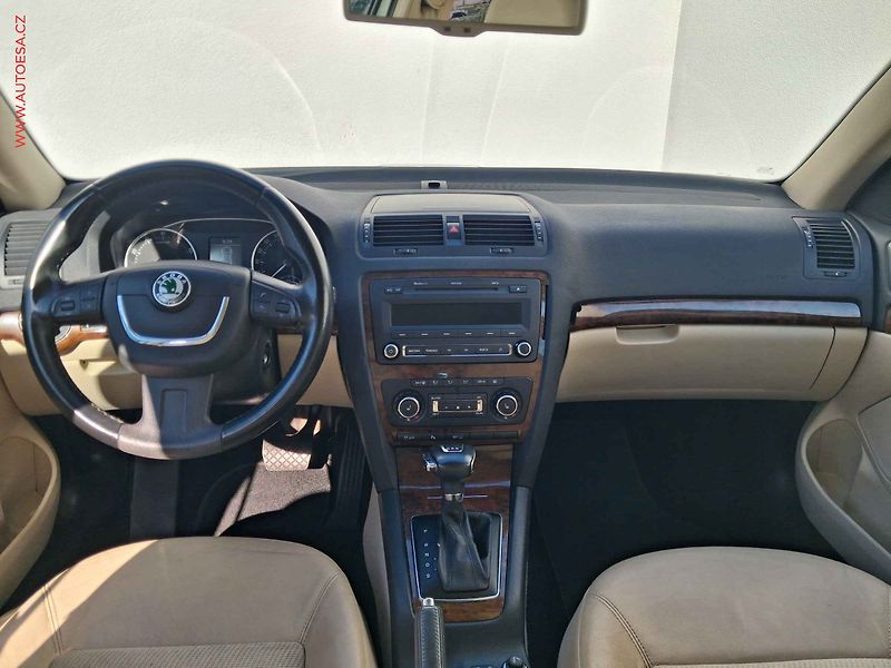 Škoda Octavia (2013) 1.4 TSi, Elegance, DSG, xenon - fotka 8 z 18