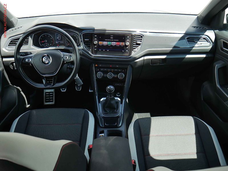 Volkswagen T-Roc (2018) 1.5TSi, LED, výhřev.sed - fotka 8 z 19