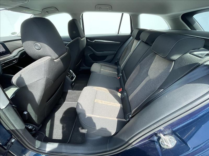 Škoda Octavia 2,0 TDI DSG 4x4 Scout TAŽNÉ - fotka 16 z 24