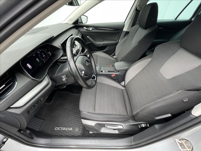 Škoda Octavia 2,0 TDI Combi Ambition Plus - fotka 4 z 24