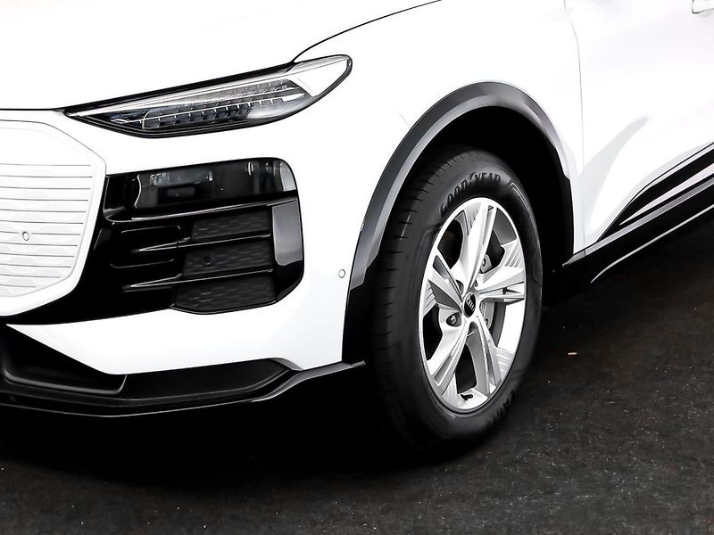 Audi Q6 e-tron 285kW quattro Pano Kůže 360 - fotka 5 z 17
