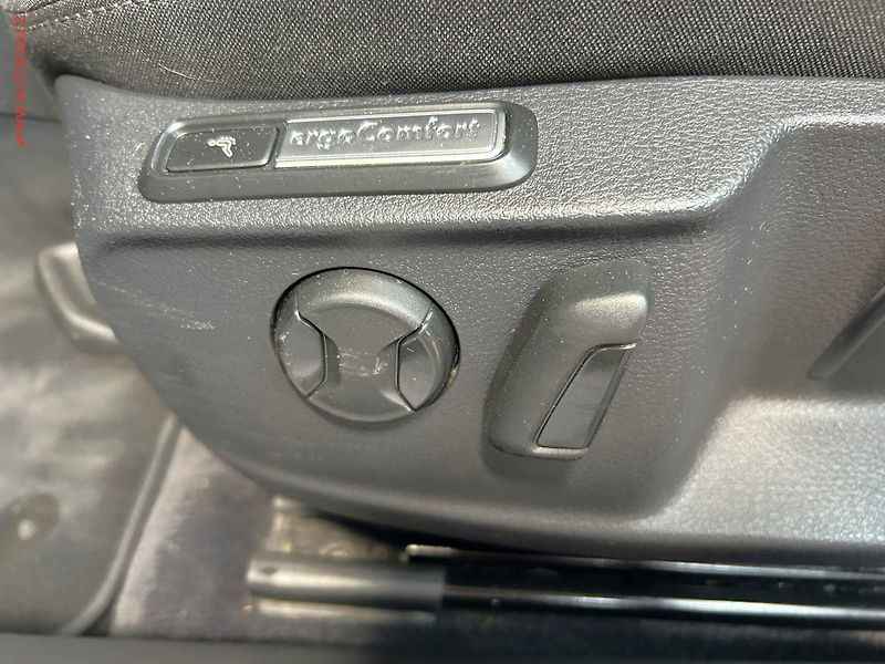 Volkswagen Passat (2016) 2.0 TDi, DSG, LED, park.asist - fotka 13 z 18