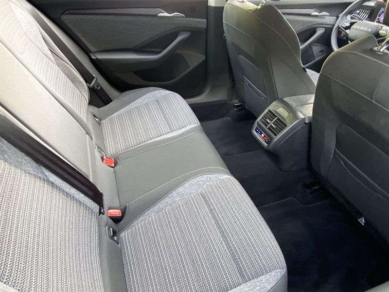 Škoda Superb (2025) 2.0 TDI DSG Selection - fotka 9 z 37