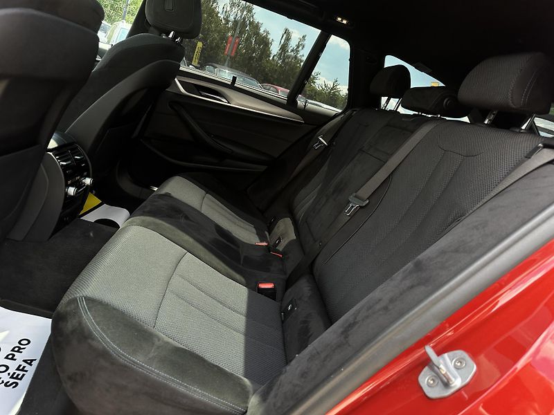 BMW Řada 5 (2019) BMW 530D 2019 - fotka 16 z 20