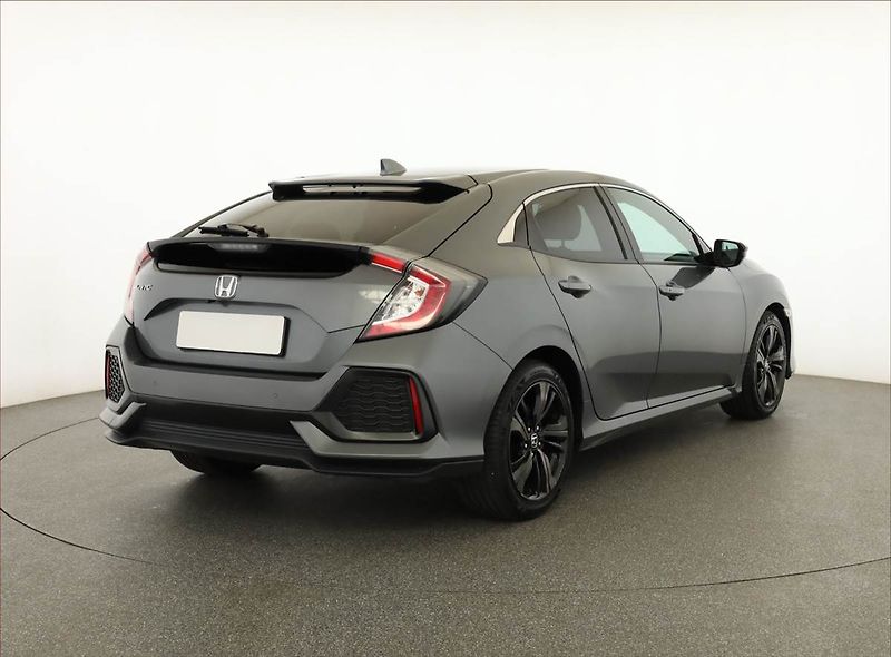 Honda Civic (2020) 1.0 VTEC Turbo, Automat - fotka 5 z 19