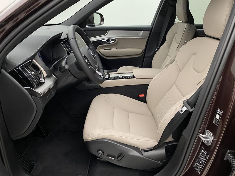 Volvo XC90 (2026) B5 AWD AUT CORE 7míst - fotka 3 z 56