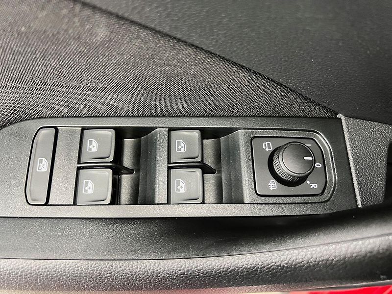 Škoda Kamiq 1.5TSI DSG MONTE CARLO, PANORA - fotka 23 z 26