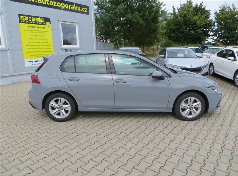 Volkswagen Golf 1,0 TSI Life 81kW DSG - fotka 10 z 24