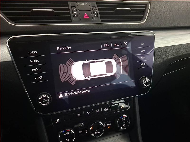 Škoda Superb (2020) 2.0 TDI, Automat, ČR,1.maj - fotka 30 z 32