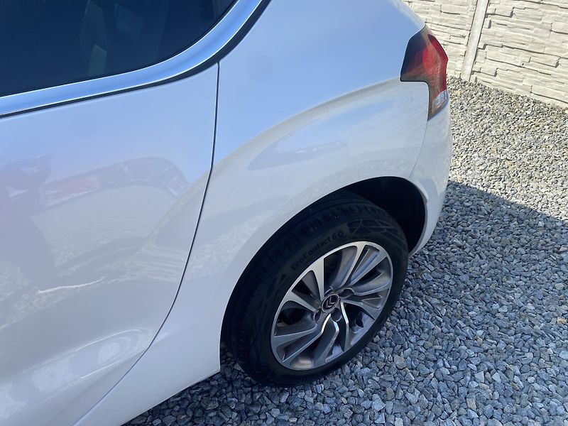 Citroën DS4 1.6i 16V 120PS EXCLUSIVE TOP!! - fotka 33 z 160