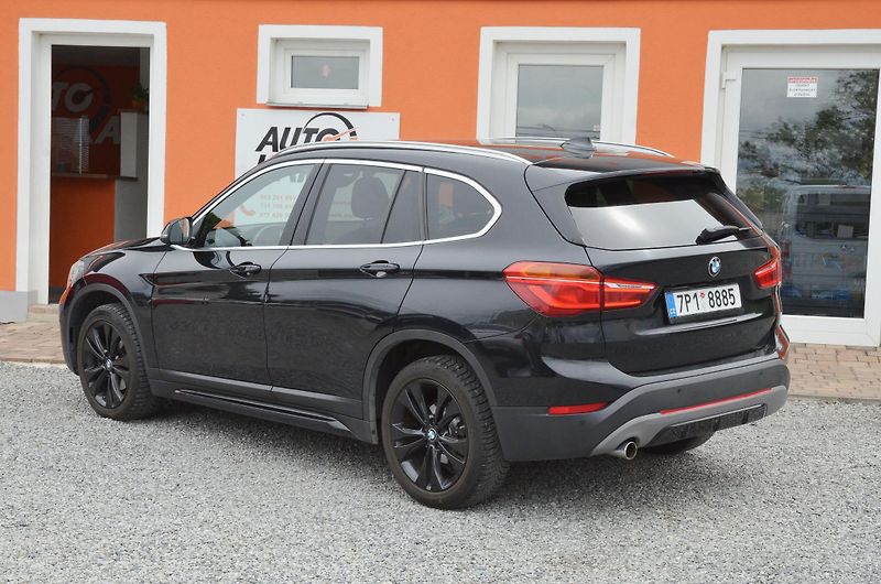 BMW X1 (2015) sDrive 18d 110kW SPORT / LED - fotka 4 z 39