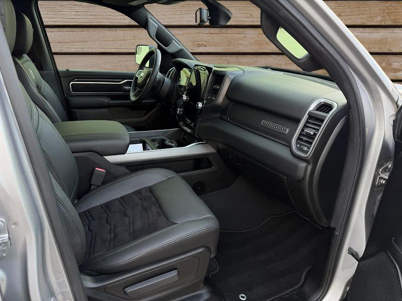 Dodge RAM (2019) +HEMI+ROUGH COUNTRY+ - fotka 10 z 22