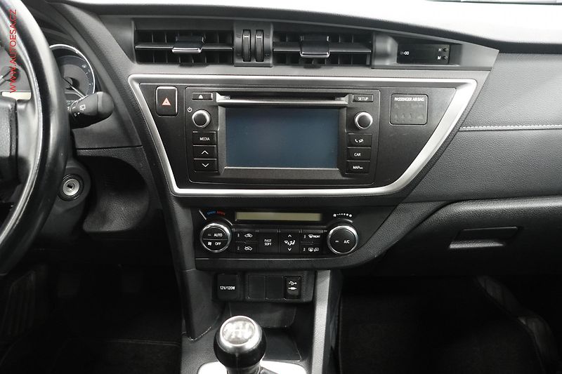Toyota Auris (2015) 1.4D, 1.maj,ČR, autoAC - fotka 13 z 21