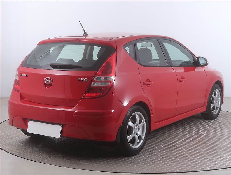 Hyundai i30 (2011) 1.6 CVVT, nová STK - fotka 5 z 14