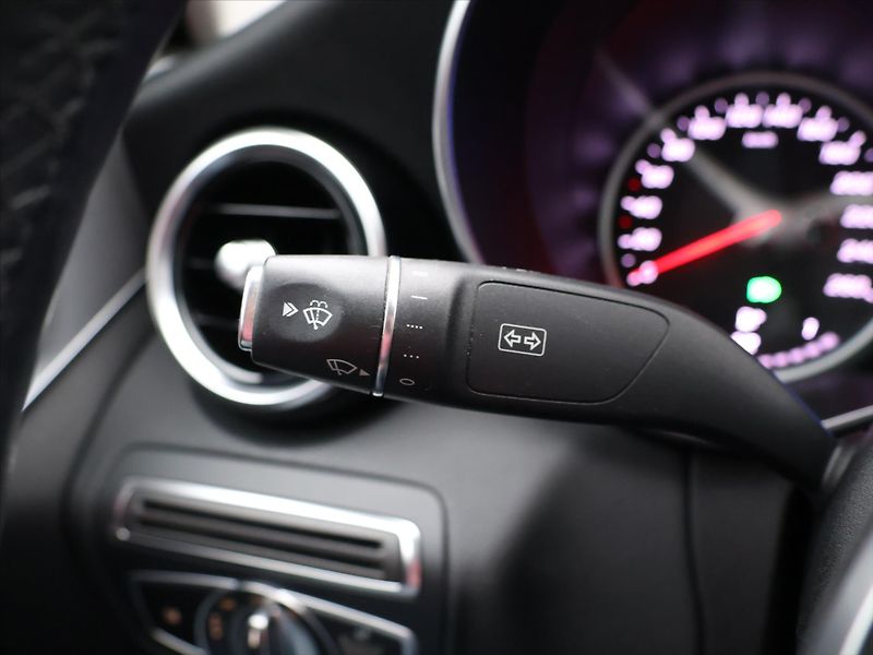 Mercedes-Benz Třídy C 1,6 C180 115 kW Full LED - fotka 17 z 32
