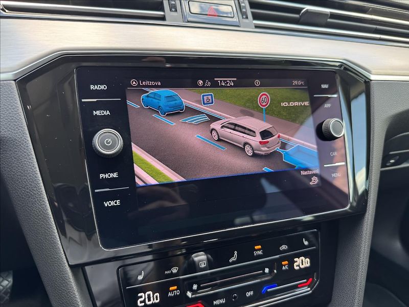 Volkswagen Passat 1,5 TSI 110kW Elegance 7DSG ČR - fotka 21 z 30