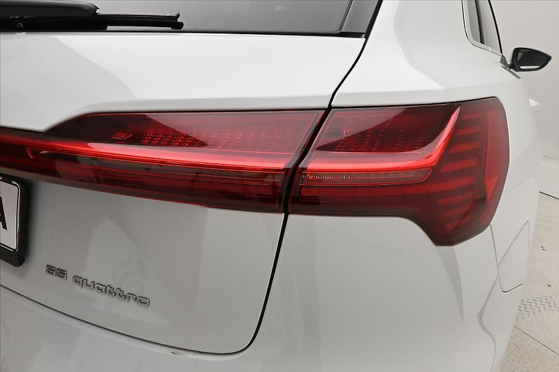 Audi e-tron 55 300 kW QUATTRO S-LINE Záruk - fotka 30 z 31