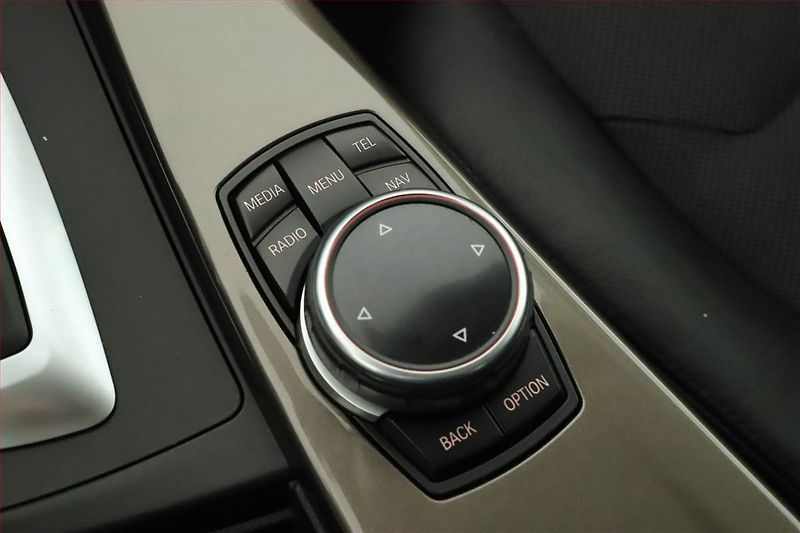 BMW Řada 3 (2014) Modern Line 320d xDrive GT - fotka 14 z 21