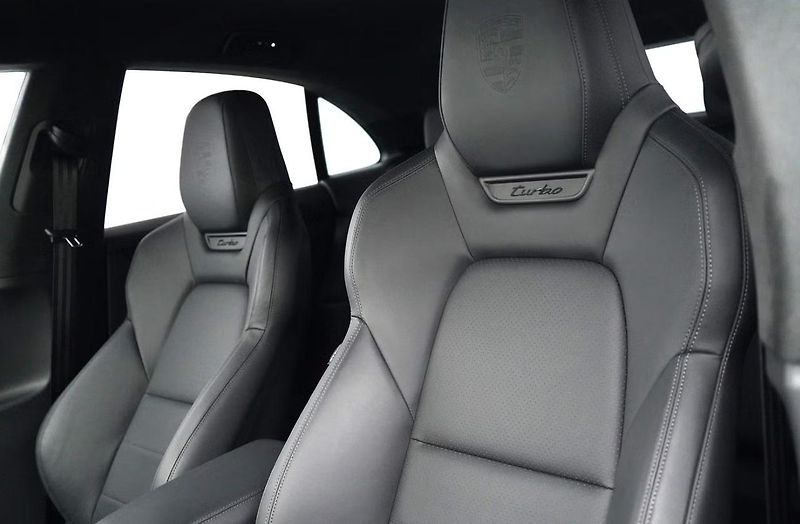 Porsche Macan Turbo GTS Matrix Kamera HuD - fotka 7 z 22
