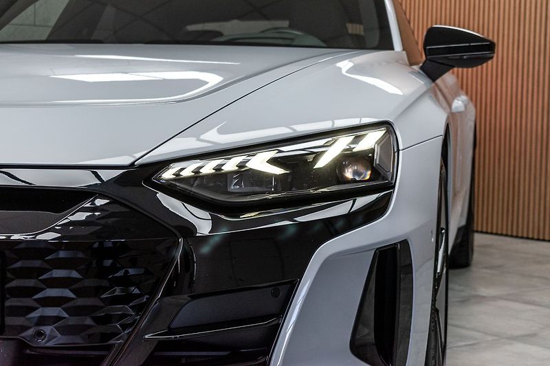 Audi e-tron 93kWh QUATTRO*B&O*AIR*ACC*DPH* - fotka 45 z 50