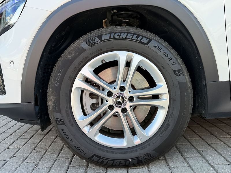 Mercedes-Benz GLB 4 MATIC - fotka 26 z 35