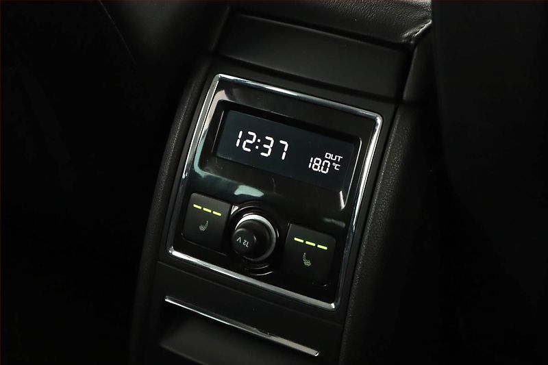 Škoda Superb (2014) Elegance 2.0 TDI, Automat - fotka 15 z 16