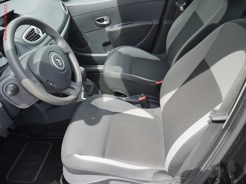 Renault Clio (2011) 1.2i, AC, temp - fotka 8 z 18