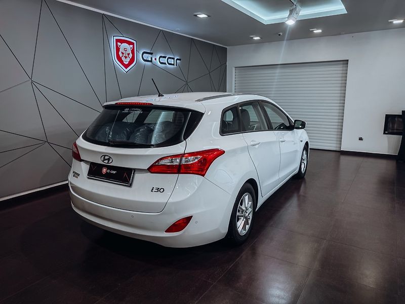 Hyundai i30 1.6CRDi 81kW - fotka 5 z 27