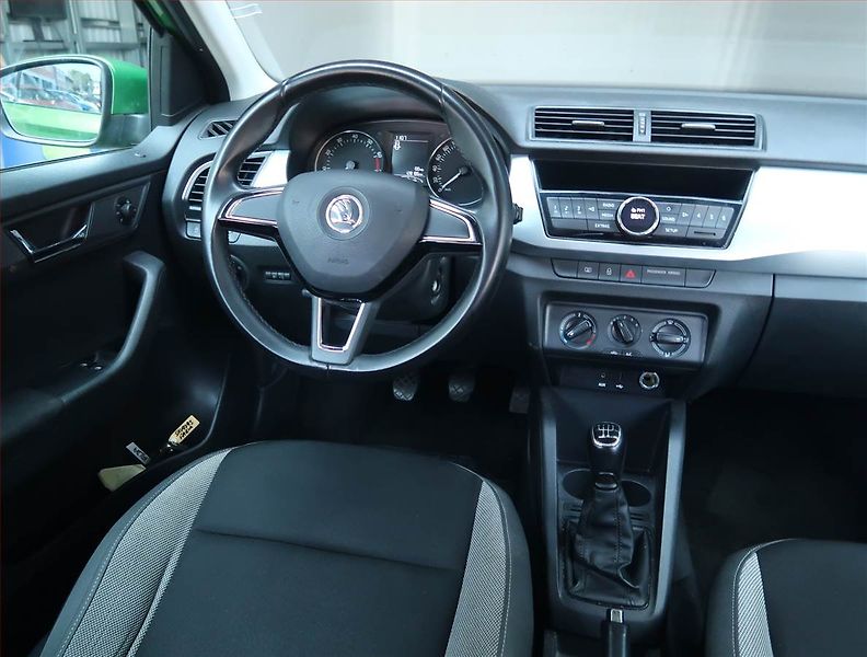 Škoda Fabia (2016) Ambition 1.2 TSI, Serv.kniha - fotka 7 z 16