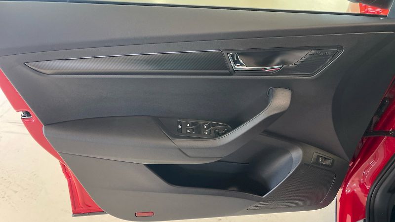 Škoda Karoq (2025) Sportline 1.5TSI 110kW - fotka 16 z 32