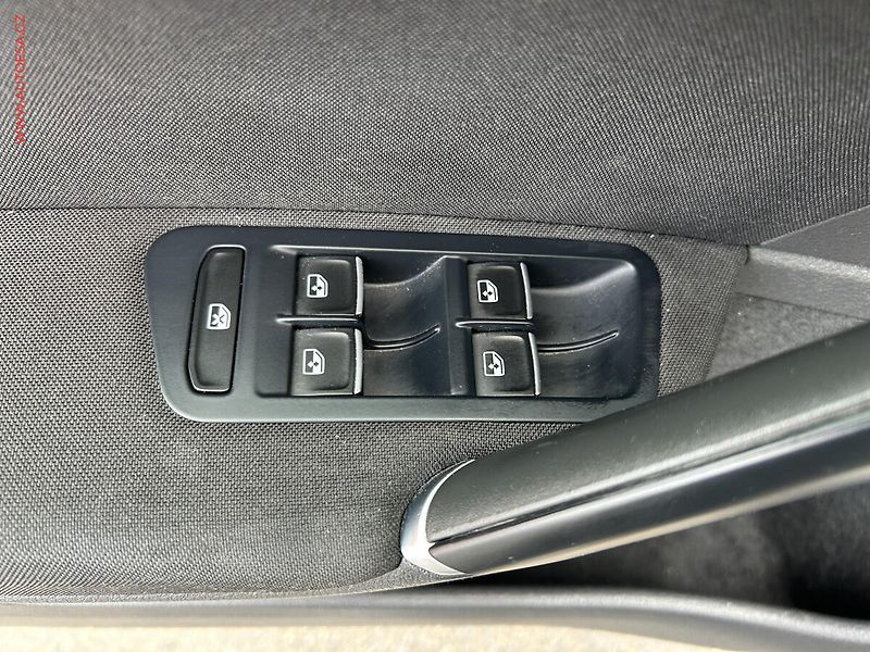 Volkswagen Golf (2016) 1.4 TSi, Highline, bixen - fotka 11 z 17
