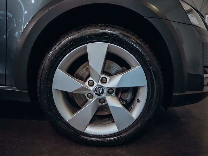 Škoda Octavia Scout 4x4 2,0 TDI - fotka 28 z 28