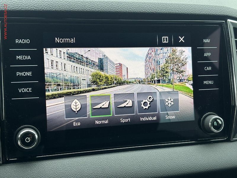 Škoda Karoq (2018) 2.0 TDi 4x4, Style, DSG, LED - fotka 17 z 17