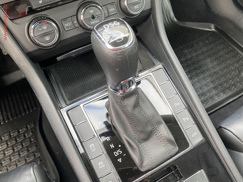 Škoda Superb (2016) 2.0 TDi 4x4, ČR, Style, DSG - fotka 18 z 21
