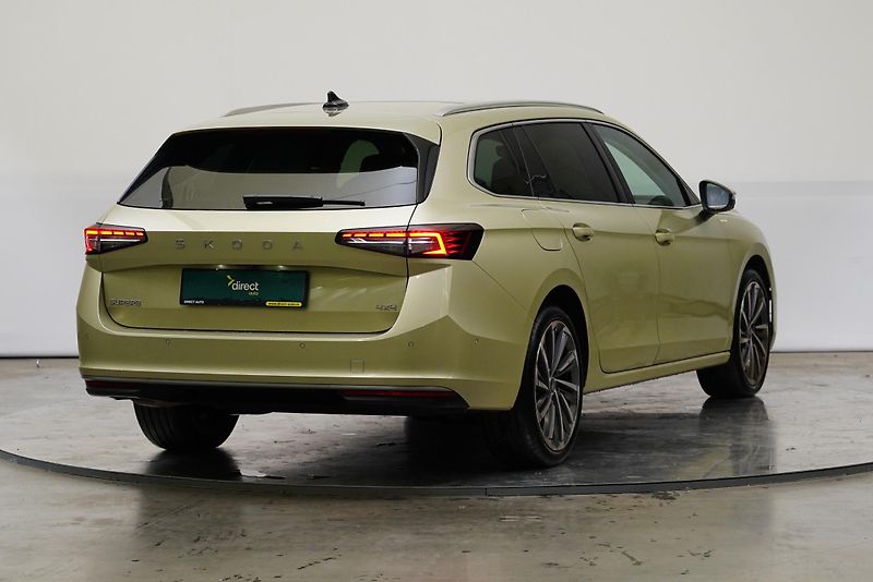 Škoda Superb - fotka 2 z 29