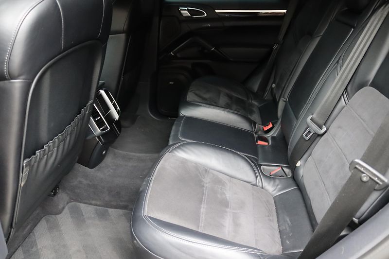 Porsche Cayenne S DIESEL 4.2 V8 283kW 4X4 DPH - fotka 41 z 50