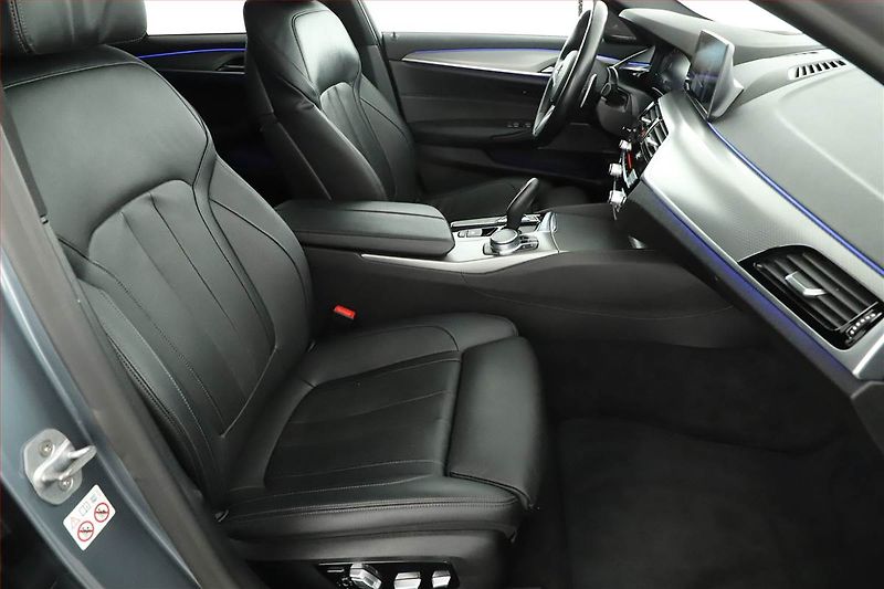 BMW Řada 5 (2020) 530d xDrive - fotka 7 z 19