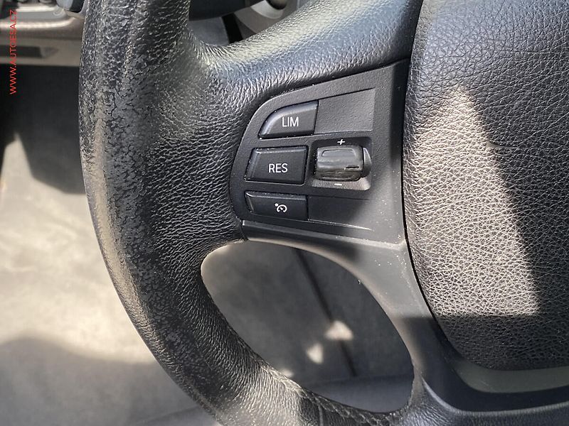 BMW Řada 1 (2018) 2.0d 118d, AT, navi, AC - fotka 13 z 16