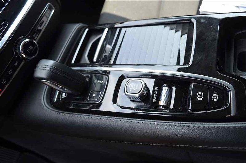 Volvo V60 (2020) 2,0 T6 TWIN ENGINE AWD - fotka 15 z 22