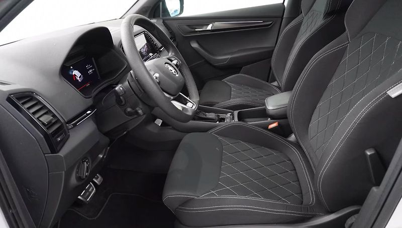 Škoda Karoq 1.5 TSI Sportline Matrix DCC - fotka 8 z 16