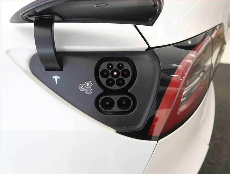 Tesla Model Y (2023) Performance 79kWh, SoH 93% - fotka 32 z 33