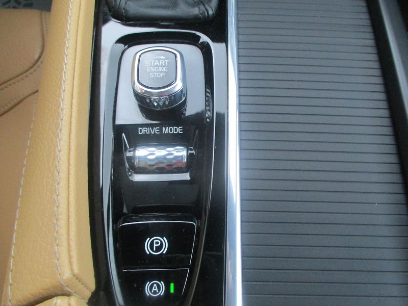 Volvo V90 T6 CROSS COUNTRY PRO 246kW - fotka 35 z 47