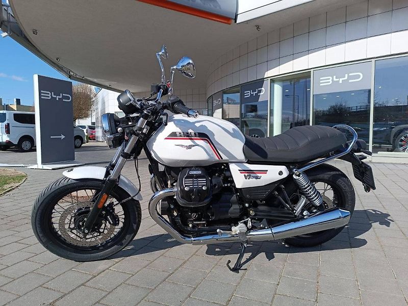 Moto Guzzi V 7 Stone Ten (2026) V7 Special Bianco 1969 - fotka 4 z 10