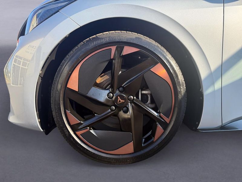 Cupra Born 150kW Pano DCC KESSY Tep. čerp - fotka 9 z 13
