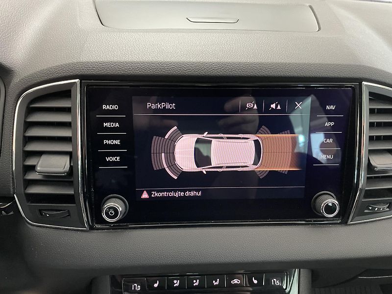 Škoda Karoq 2.0 TDi 4x4 DSG ČR NAVI ACC  - fotka 29 z 30
