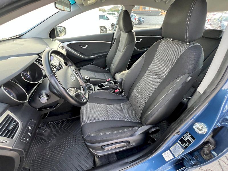Hyundai i30 (2016) Trikolor 1.6 CRDi 81kW 6° manu - fotka 10 z 27