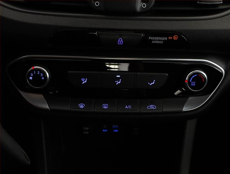 Hyundai i30 (2018) 1.4 T-GDI, ČR,1.maj - fotka 13 z 18