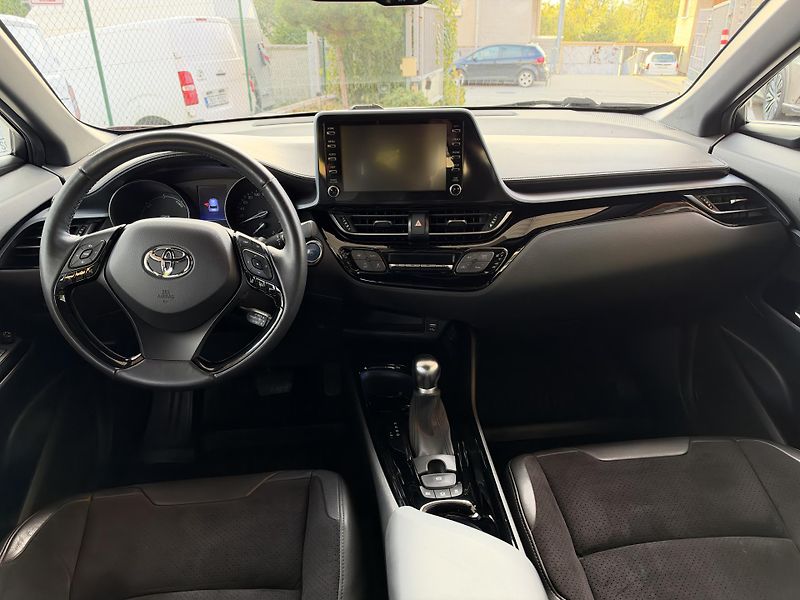Toyota C-HR 2,0 Hybrid Selection  - fotka 9 z 10