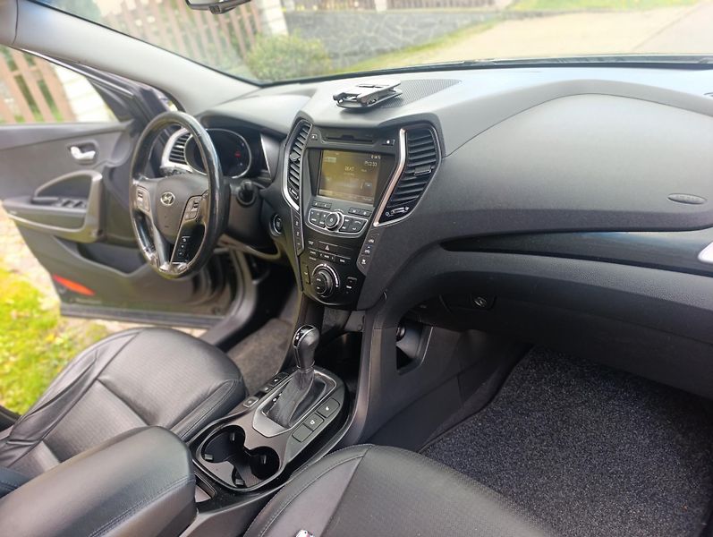 Hyundai Grand Santa Fe (2015) 2.2 CRDi 4x4 6míst tažné - fotka 12 z 20