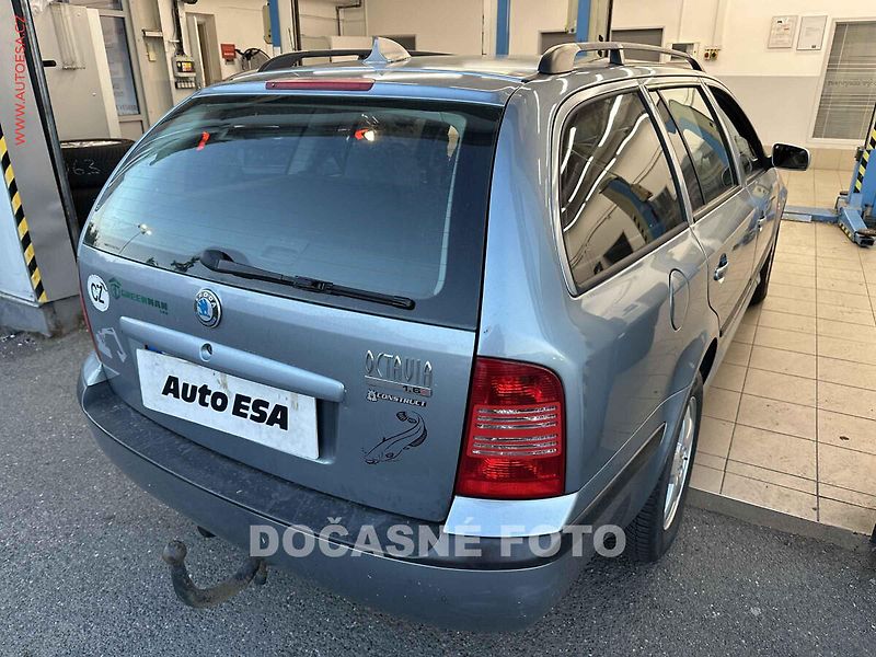 Škoda Octavia (2003) 1.6 MPi, ČR, AC, výhřev sed - fotka 2 z 3